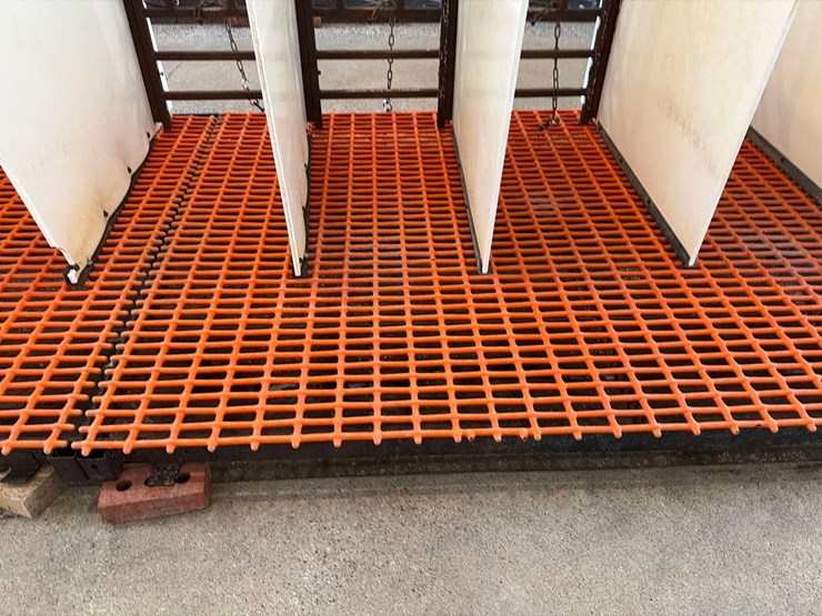 10-sections-of-orange-metal-floor-grate-image-13