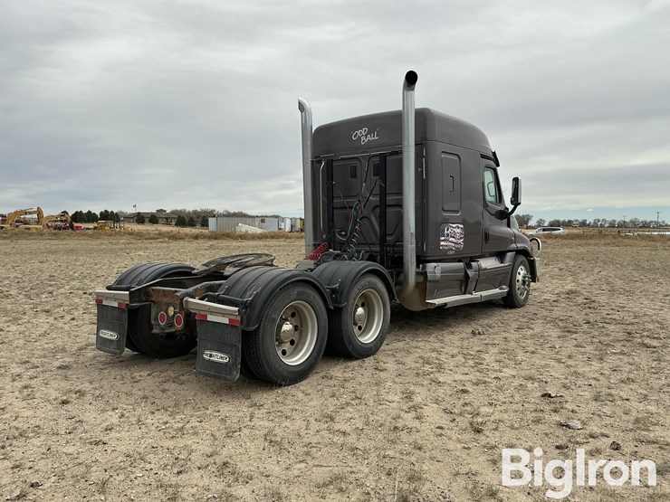 2016-freightliner-cascadia-125-image-5
