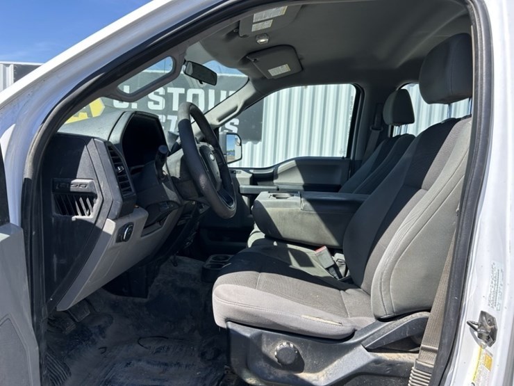 2016-ford-f150-xl-image-13