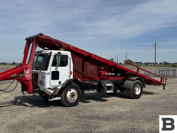 1994-peterbilt-320-image-2