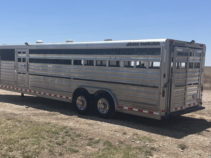 2015-elite-8'x26'-lowpro-livestock-trailer-image-4