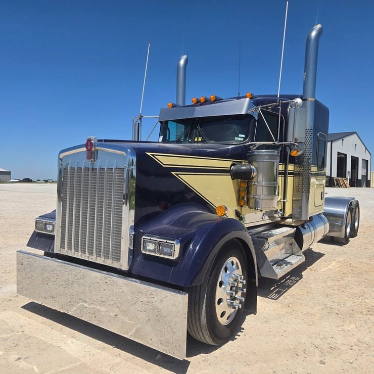 2023 KENWORTH W900