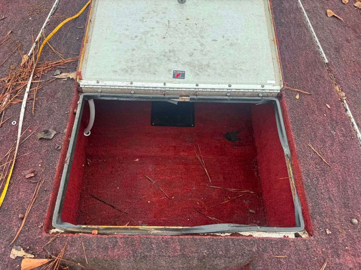 skeeter-sf175df-bass-boat-(no-motor)-image-18