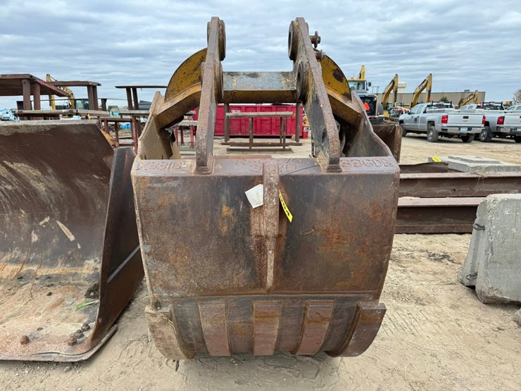 #3954-•-raveling-approx-46"-excavator-bucket-image-7