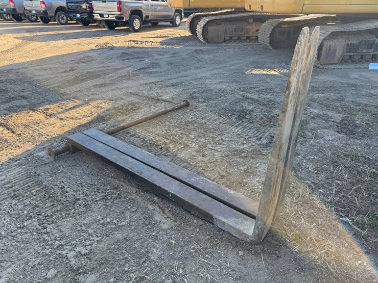 #3924-•-approx-48"-loader-forks-image-3