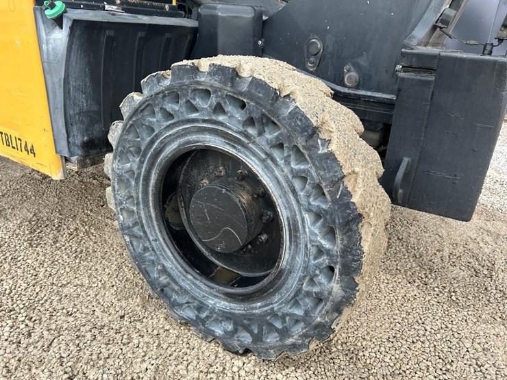 caterpillar-tl943-image-14