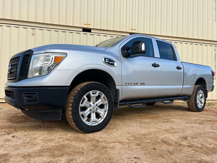 2016-nissan-titan-image-1