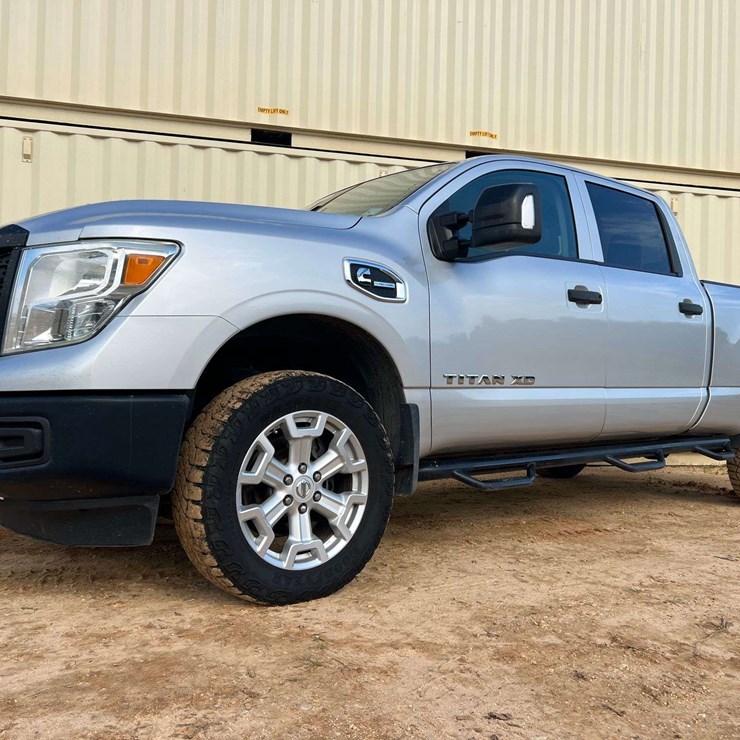 2016 NISSAN TITAN