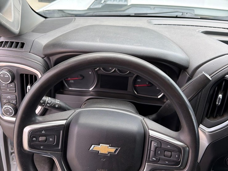 2021-chevrolet-2500hd-image-53