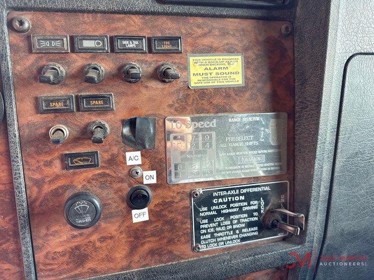 1999-kenworth-t880-image-21