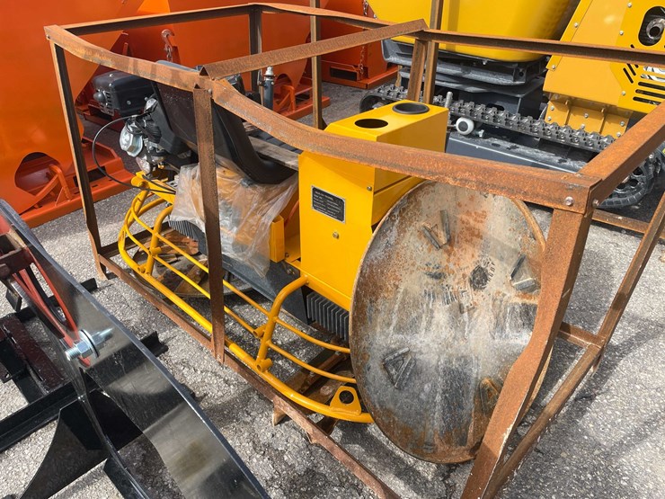 #9043-•-unused-ride-on-concrete-power-trowel-(o12)-image-5