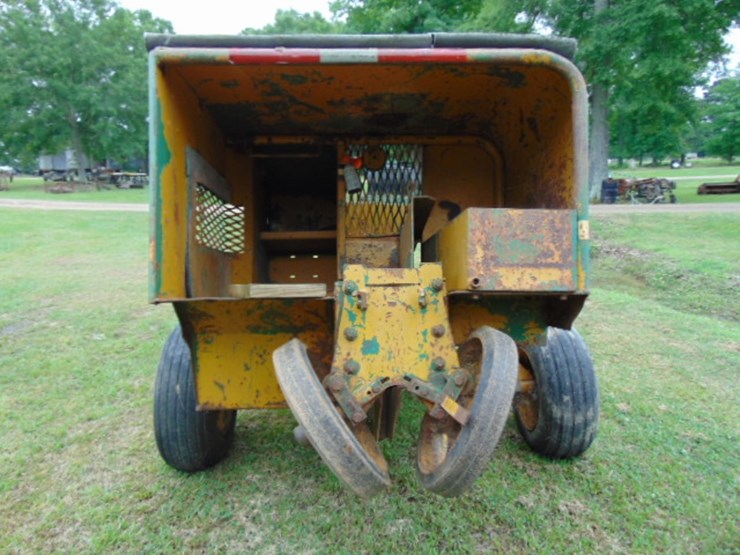 reynolds-f050-pull-type-ride-on-tree-planter-image-3