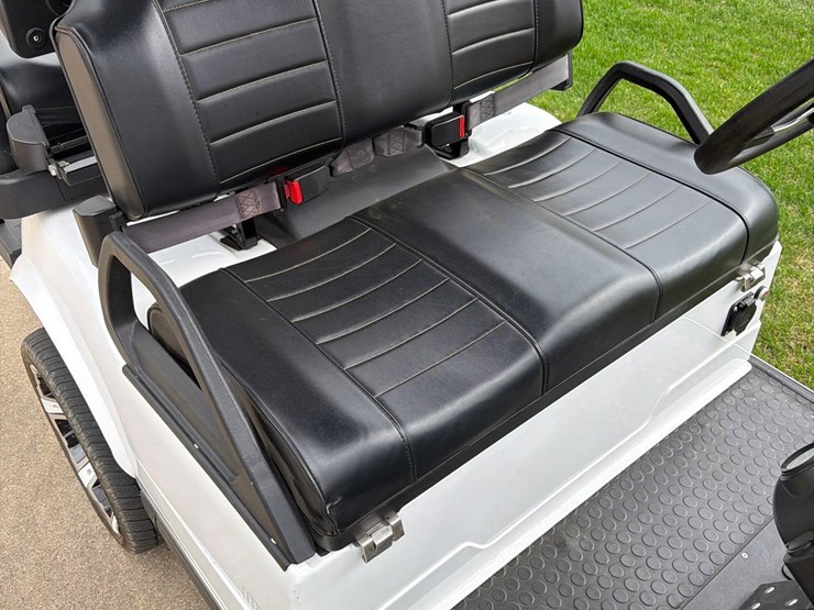 2023-evolution-electric-golf-cart-1-owner-image-17