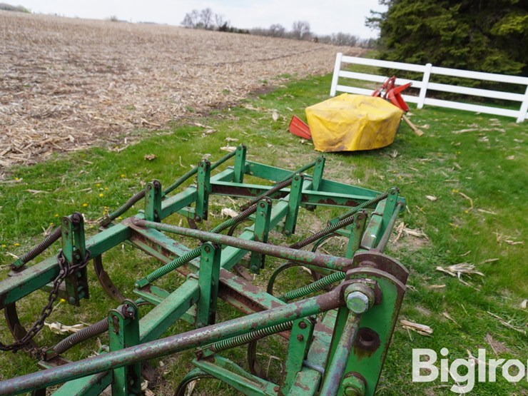 john-deere-12-image-16