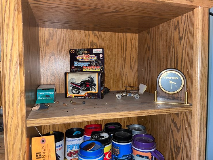 #7061-•-bookshelf-and-contents-image-9