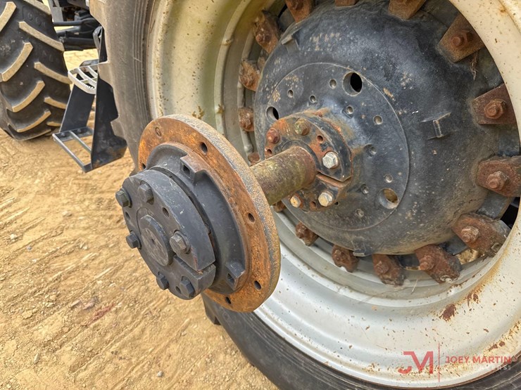case-7140-ag-tractor-image-8