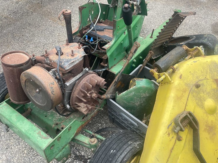 john-deere-110-image-7