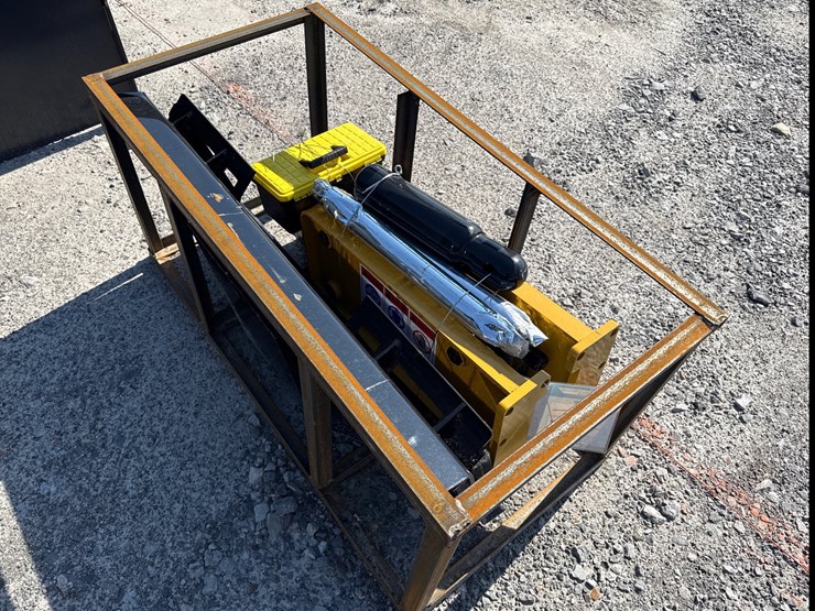 #45363-•-unused-agt-pd680-hydraulic-hammer-pd680pz26020501a-image-4