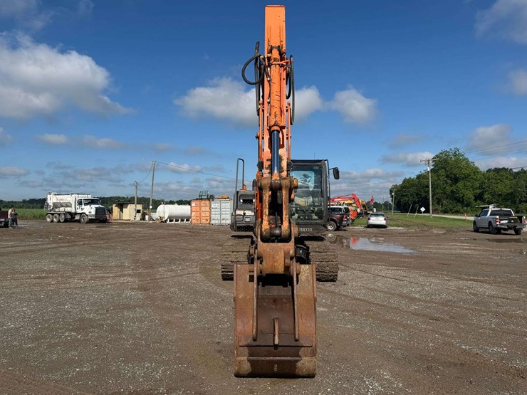 2015-hitachi-zx160-lc-image-3