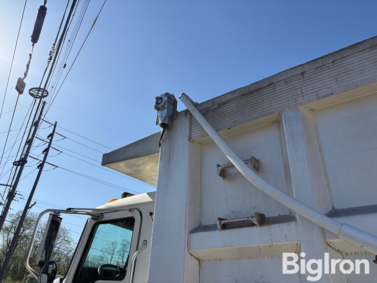 2011-mack-gu800-tri/a-dump-truck-image-19