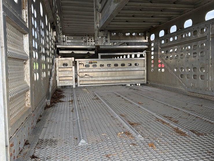 2008-wilson-livestock-trailer-image-48