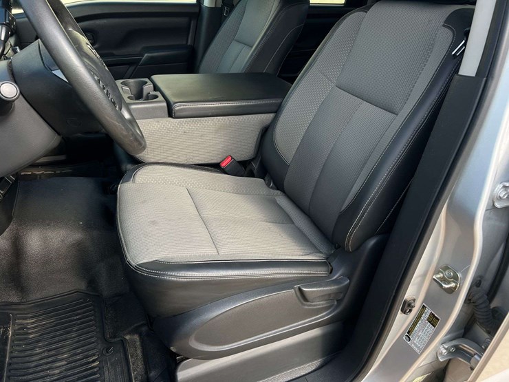 2016-nissan-titan-image-14