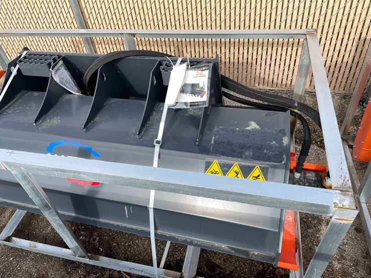 #9029-•-unused-wig-72"-bi-directional-skid-steer-rototiller-(o12)-image-12