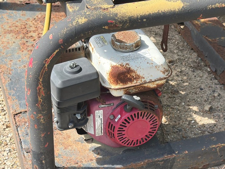 #5146-•-cox-reels-bug-sprayer-machine-image-3