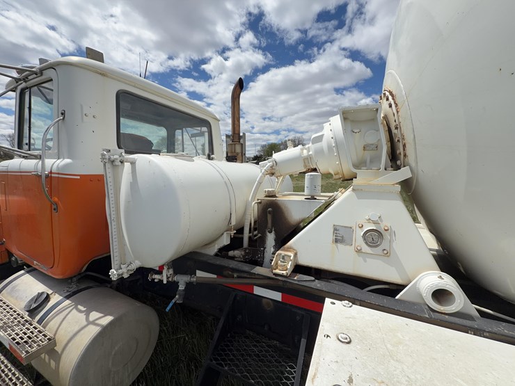 1996-mack-rd688c-cement-truck-image-25