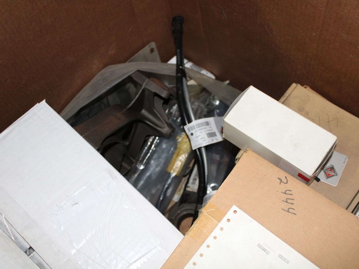 pallet-with-2-boxes-of-various-automotive-parts-image-5