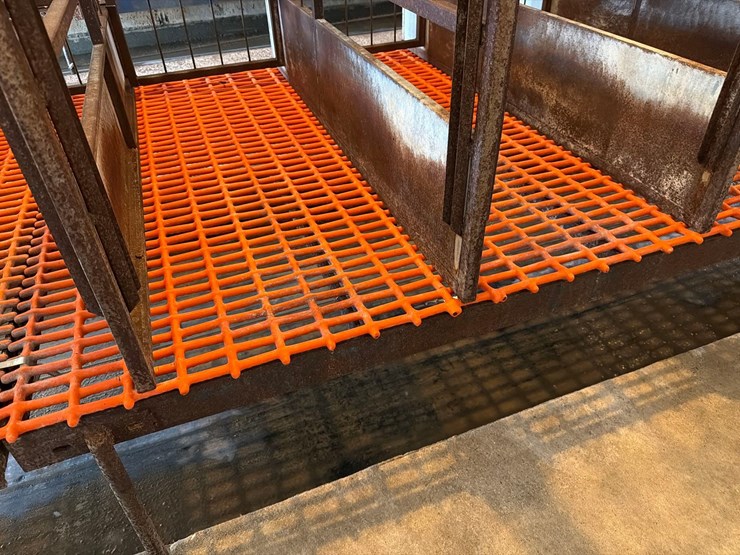 10-sections-of-orange-metal-floor-grates-image-16