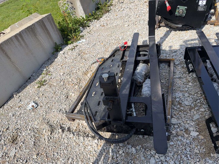 2026-giyi-hydraulic-skid-steer-forks-image-2