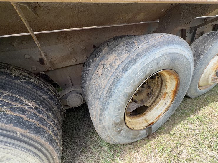2001-mack-rd690s-image-28