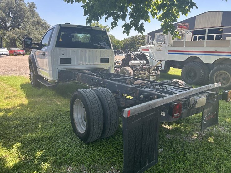 2020-ford-f550-image-8