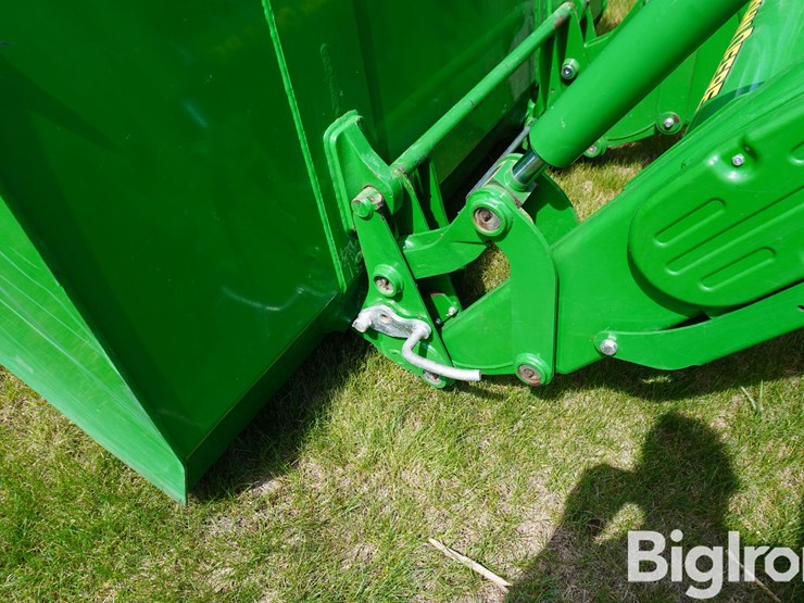 2018-john-deere-6105e-image-14