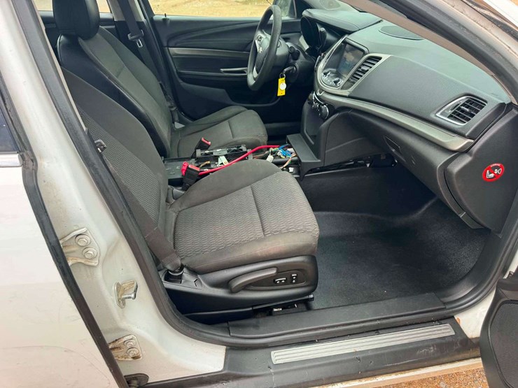 2015-chevrolet-caprice-police-package-4-door-sedan-6.0l-v8-(130,580-miles)-image-11