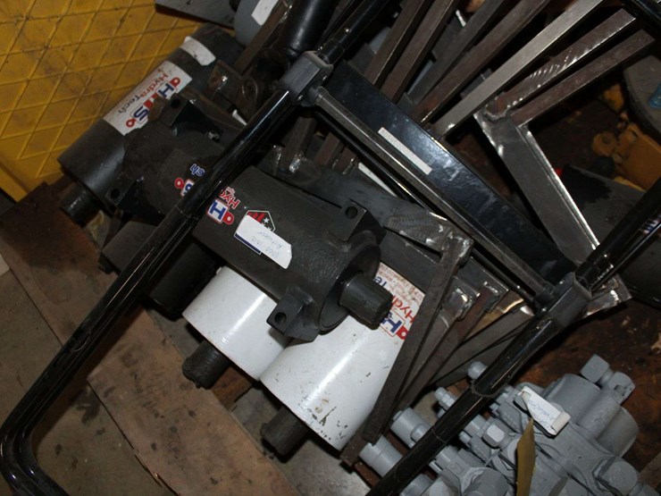 pallet-of-various-automotive-parts-image-4