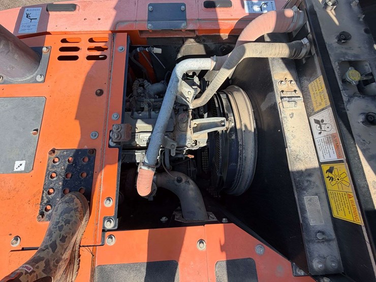 2015-hitachi-zx160-lc-image-41