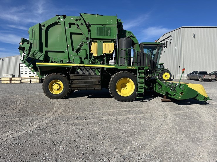 2018-john-deere-cs690-image-1