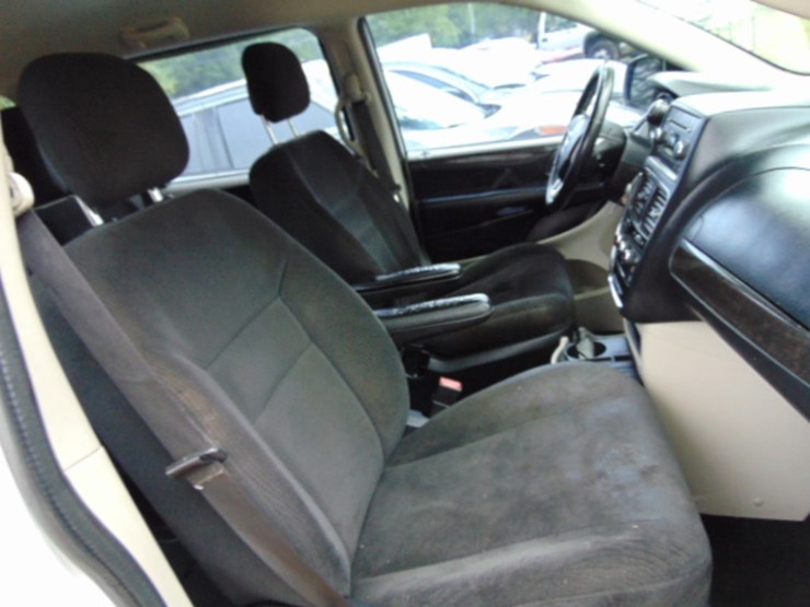 2016-dodge-grand-caravan-image-5