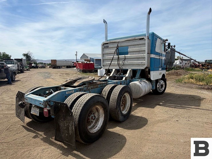 1984-peterbilt-362-image-5