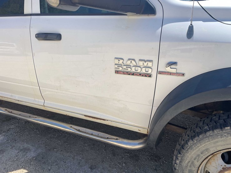 #6925-•-2013-ram-5500-heavy-duty-image-23