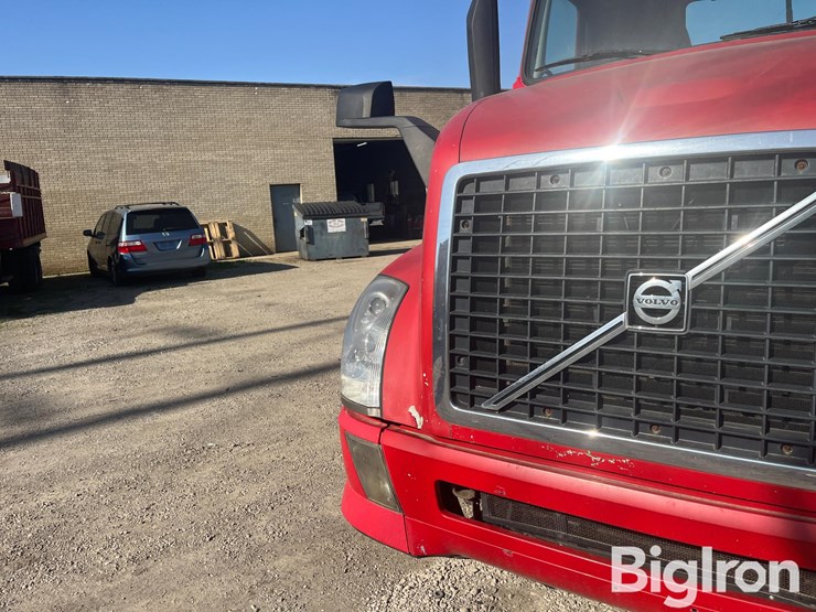 2015-volvo-10-image-12