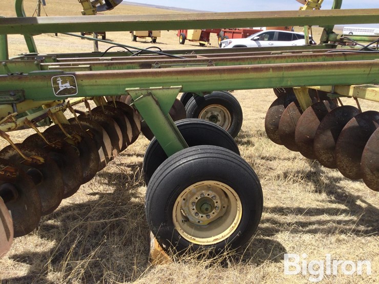 john-deere-230-image-16