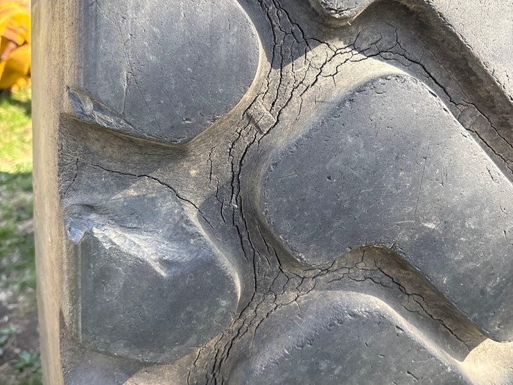 michelin-23.5-r25-spare-tire-image-3
