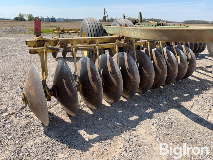 john-deere-210-image-10