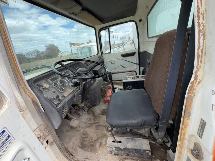 1996-ford-lt9000-image-53