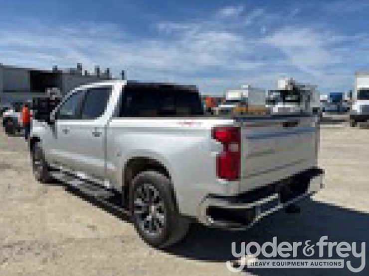 2022-chevrolet-1500-image-2
