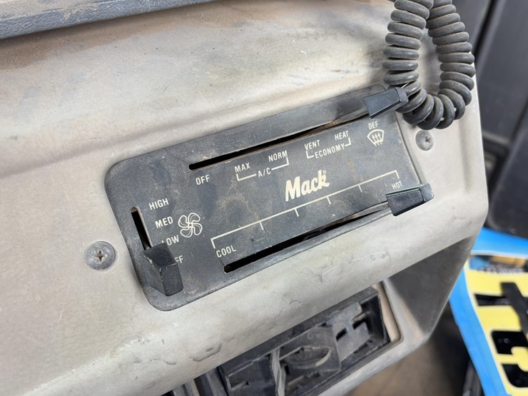 1996-mack-rd688c-cement-truck-image-68