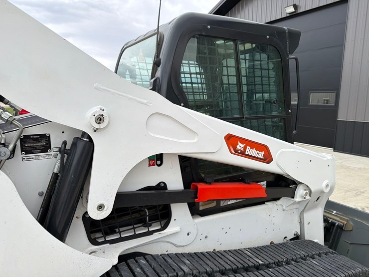 2023-bobcat-t770-image-25